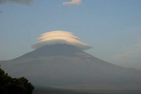 傘を被った富士山